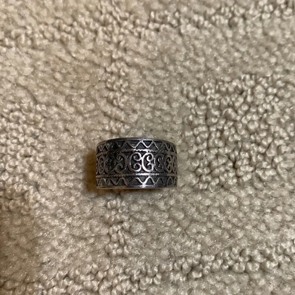 Silver ring - engraved band - Picture 1 of 3